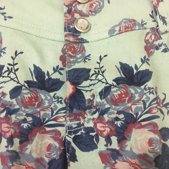 Rock this floral denim with a mid driff top - Picture 3 of 5
